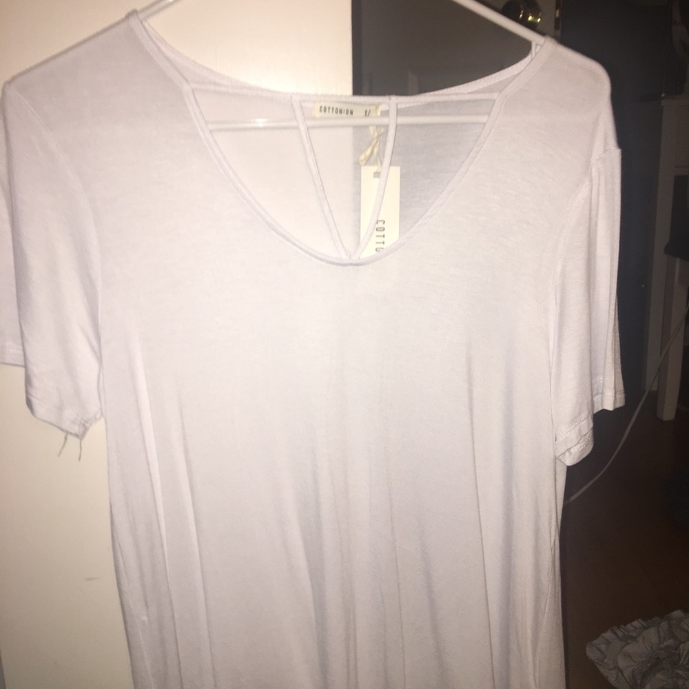white scoop neck t-shirt with design